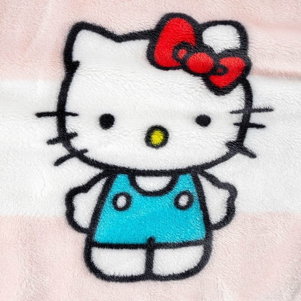Hello Kitty Throw - Picture 2 of 3